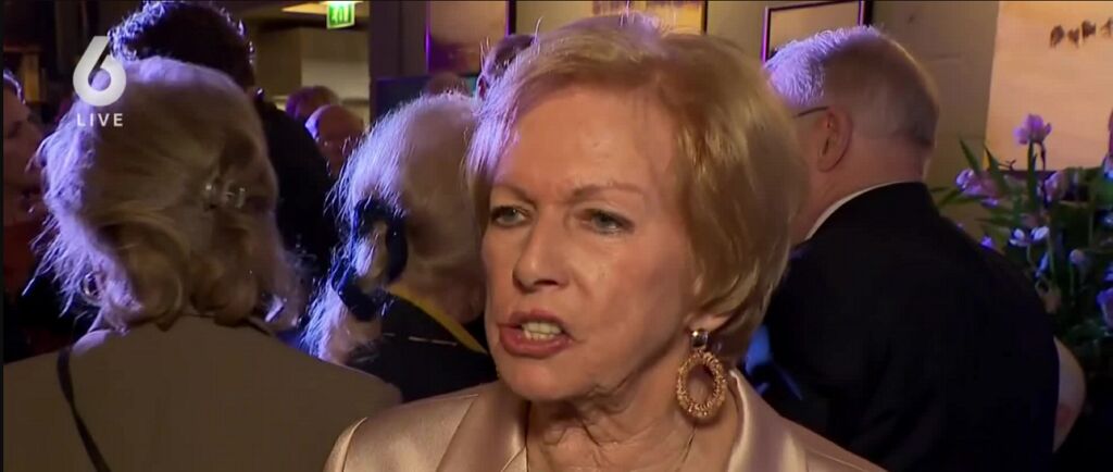 Huidige afbeelding: Lintje voor Ria Valk