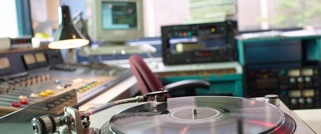 Huidige afbeelding: Tineke de Nooij terug op de radio