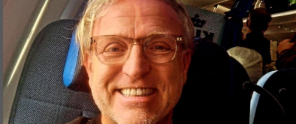 Huidige afbeelding: Gordon in businessclass vliegtuig