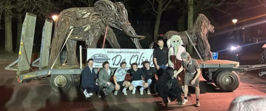 Huidige afbeelding: Oudejaarstraditie oudejaarsstunt