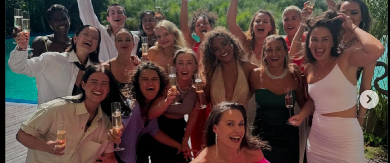 Holly Mae Brood I kissed a Girl