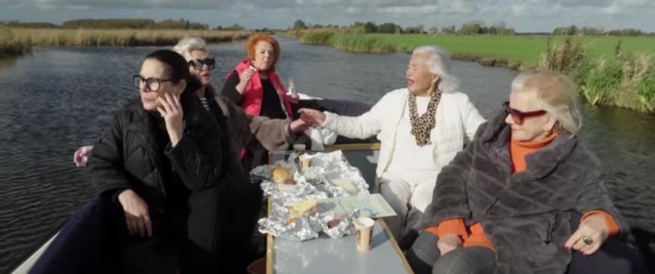 Van De Bron Amsterdam De Grannies van Amsterdam gaan uit de kleren