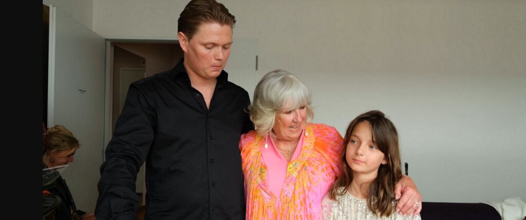 Huidige afbeelding: Willeke Alberti met kleindochter Mila op het podium