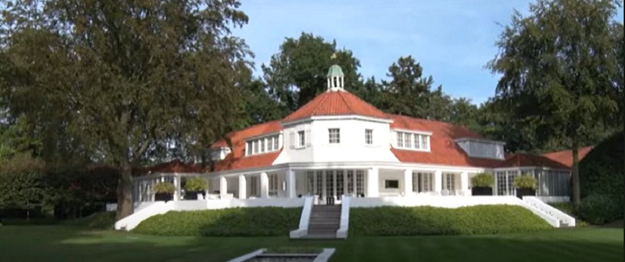 Indrukwekkende droomvilla van Jan des Bouvrie in Naarden te koop voor een prikkie
