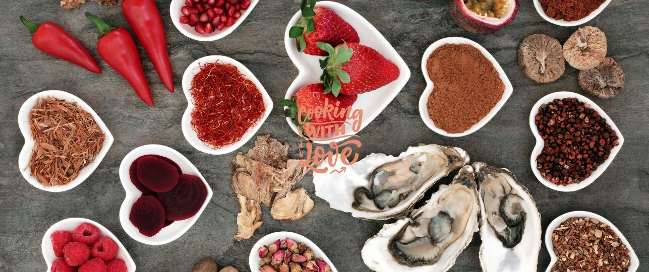 Sexy kookvideo’s zijn dé nieuwe internethype. Verleidelijke bewegingen, intieme sfeer en speelse recepten zorgen voor miljoenen views. Ontdek de trend!