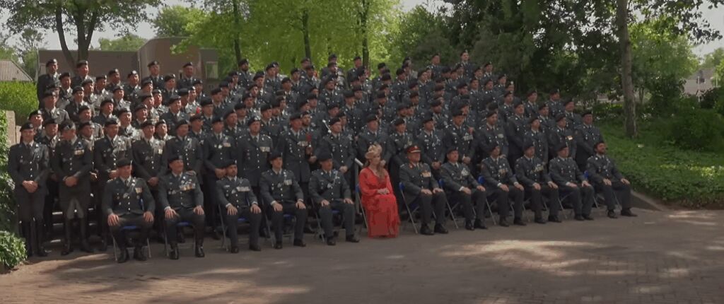 Huidige afbeelding: Amalia geen prinsessenbehandeling bij Defensie