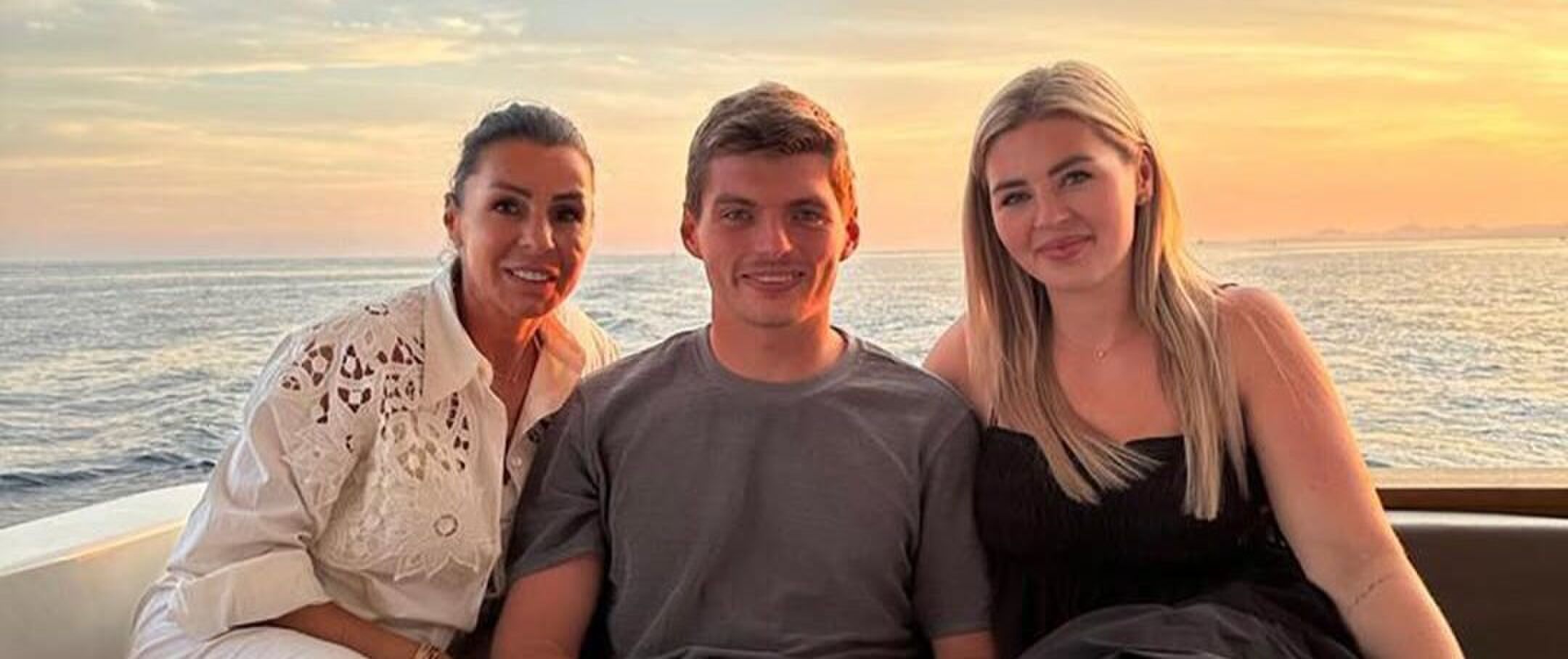 Max Verstappen samen met zijn moeder en zijn zus