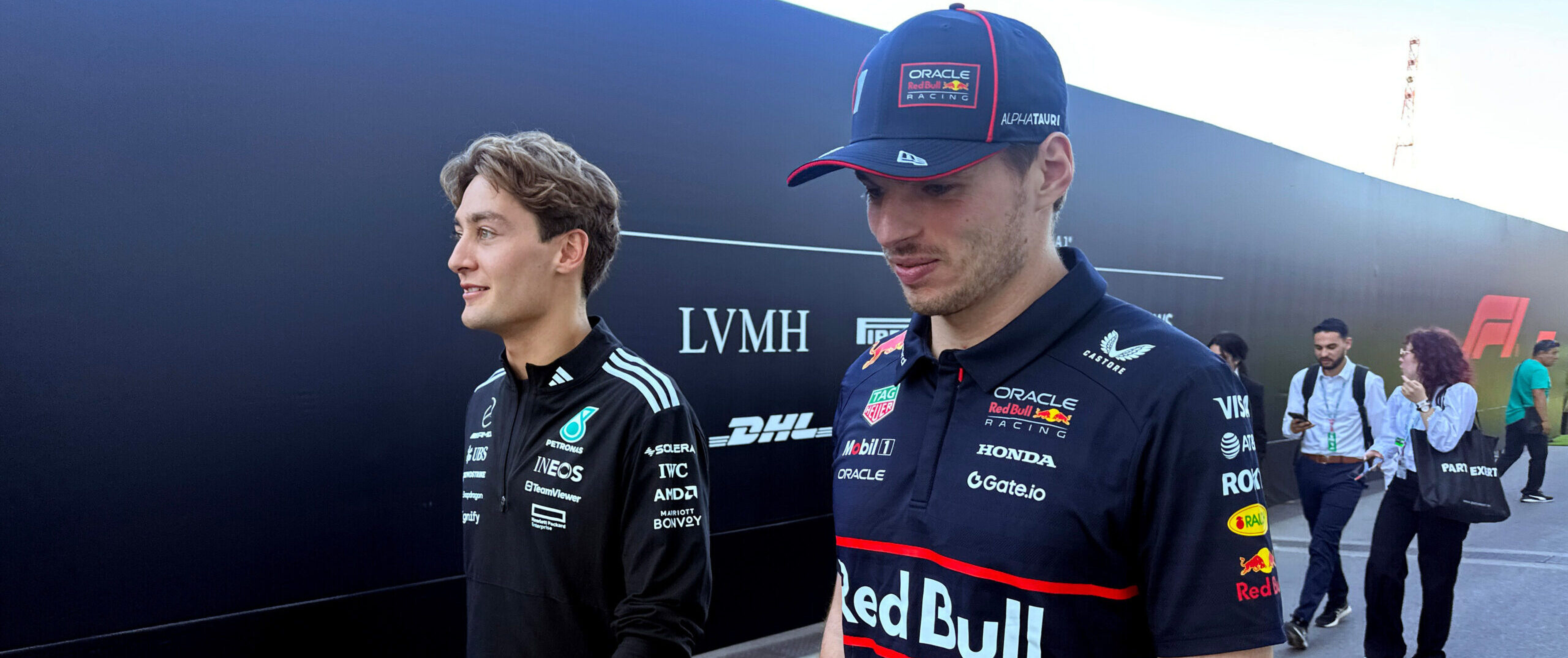 Max Verstappen en George Russell