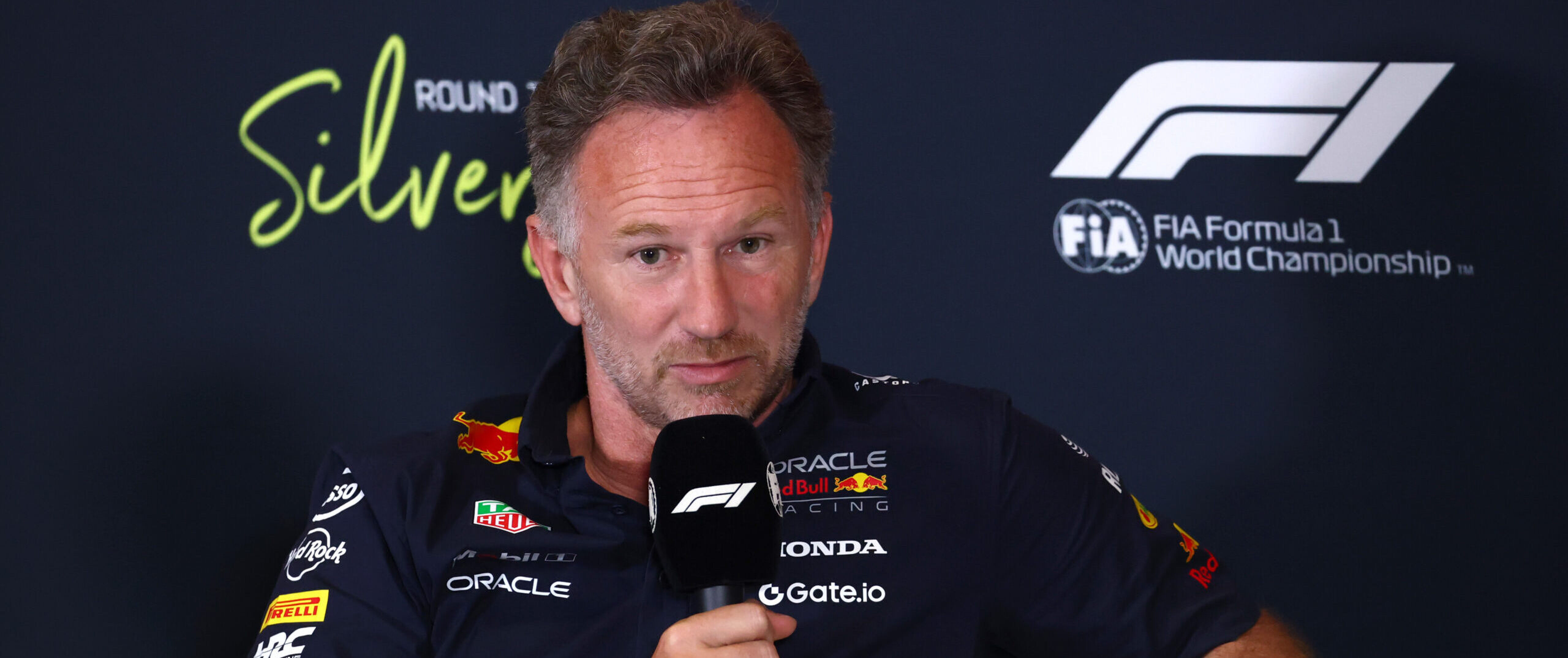 Christian Horner tijdens een persconferentie