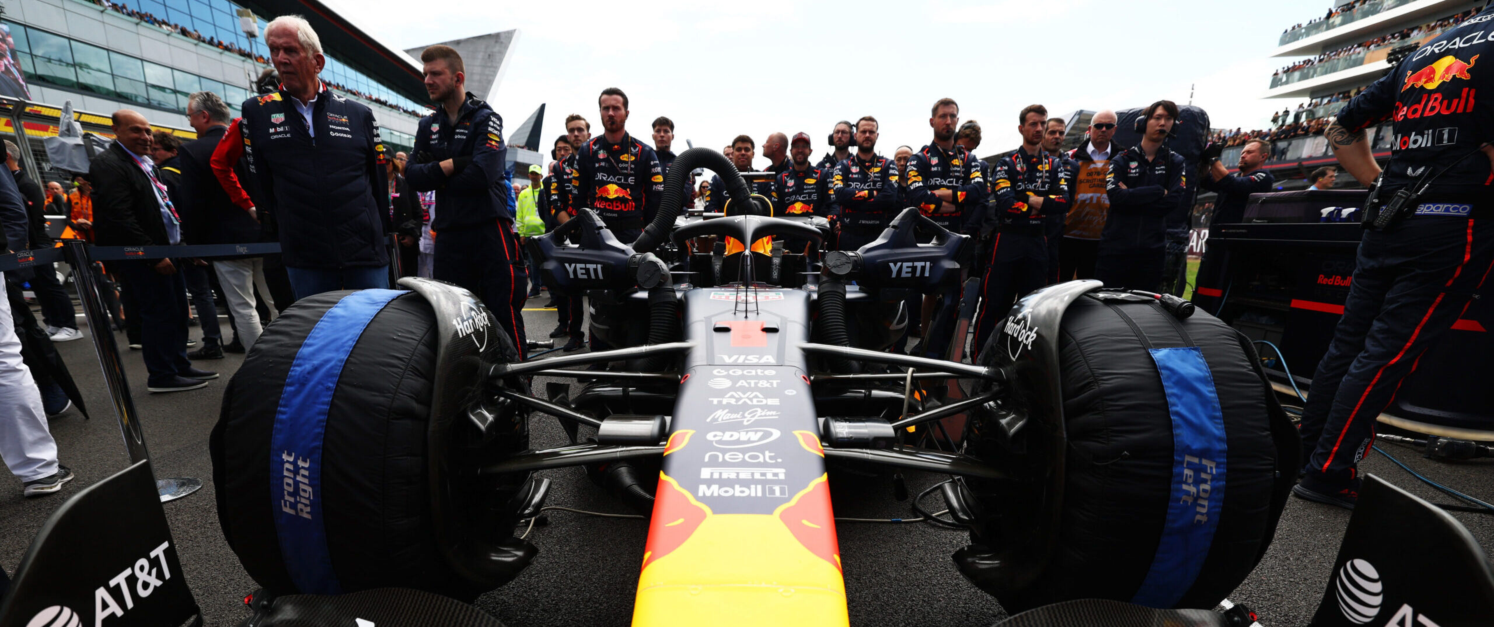 Het team van Red Bull tijdens de Grand Prix van Groot-Brittannië