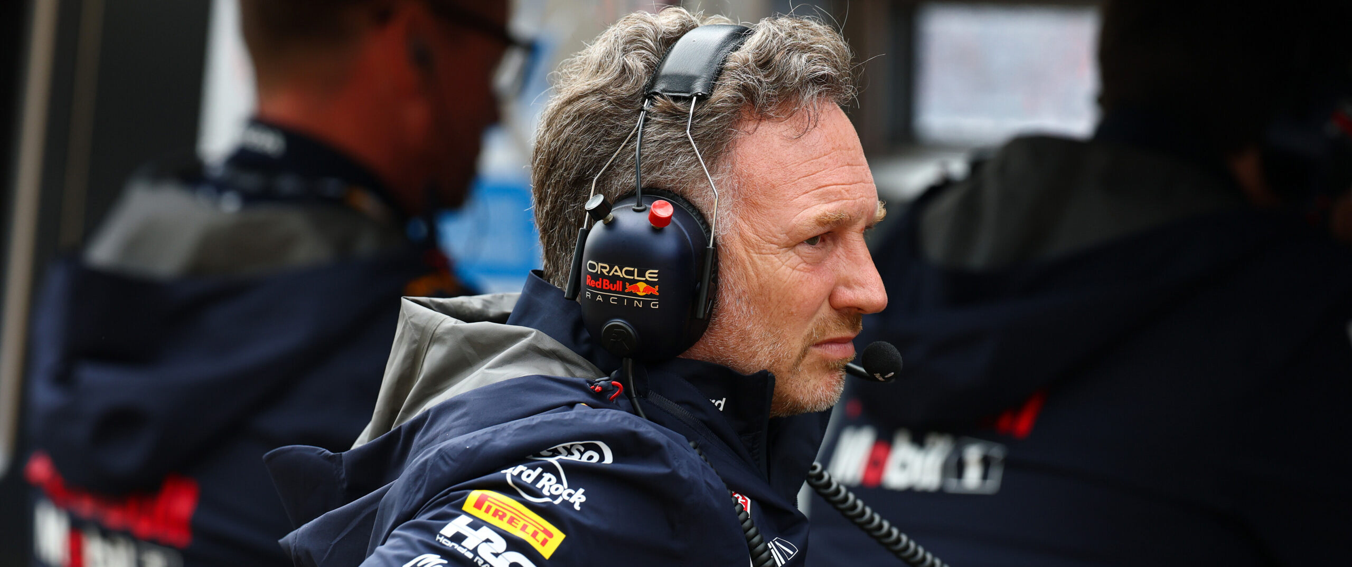 Christian Horner in de garage van Red Bull