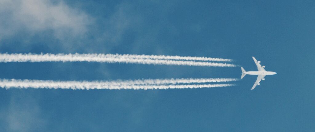 De huidige afbeelding heeft geen alternatieve tekst. De bestandsnaam is: Vervuiling-vliegtuigen.png