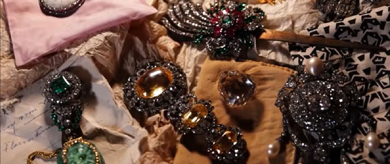 Louvre-roof ontrafelt koninklijk geheim