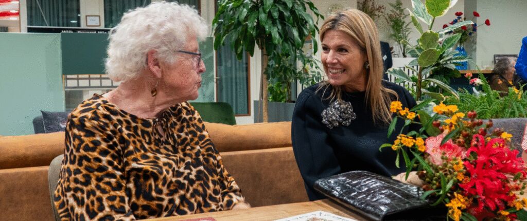 Huidige afbeelding: Máxima bezoekt lokale initiatieven - knutselen voor verbinding