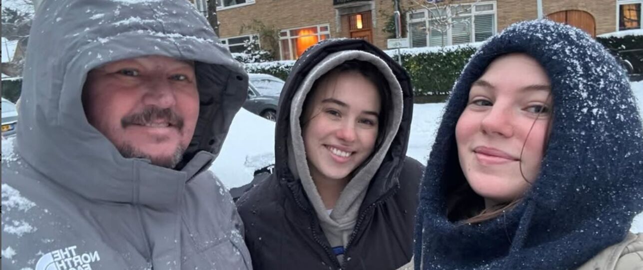 Martijn sneeuwpret met dochters