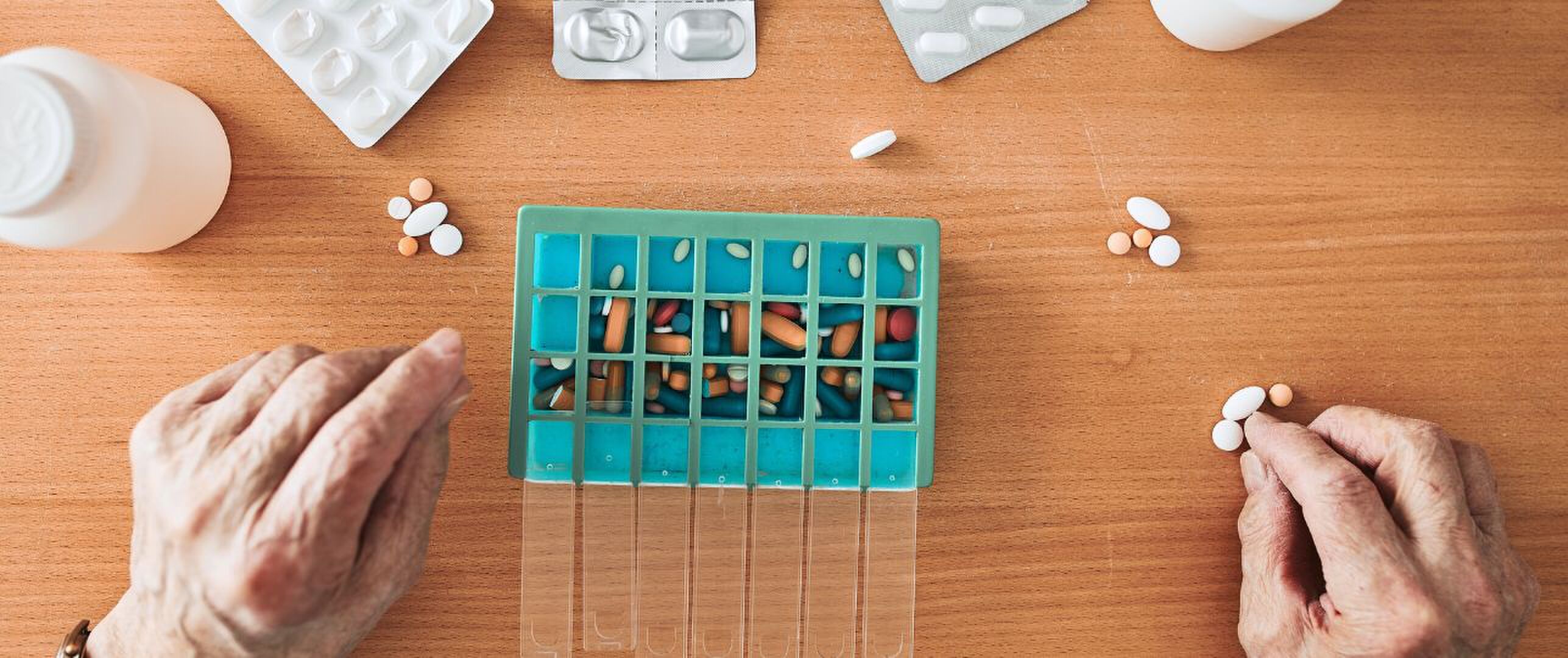 Ouderen die medicijnen vergeten in te nemen