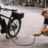 Met deze simpele tip haal je 20 kilometer extra uit je e-bike