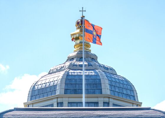 Koning onderbreekt vakantie