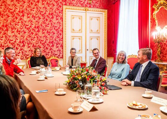 Briefschrijvers bij koningspaar op Paleis Noordeinde in 2023