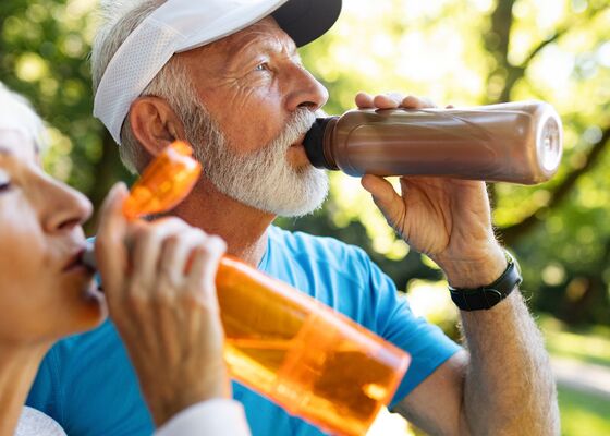 Herbruikbare drinkbeker, waterfles schoonmaken