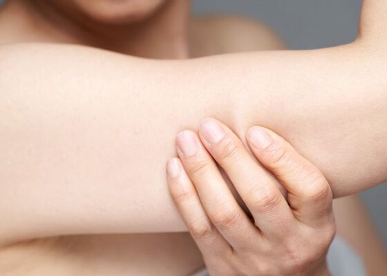 Kledingtips: Zo laat je jouw bovenarmen slanker ogen