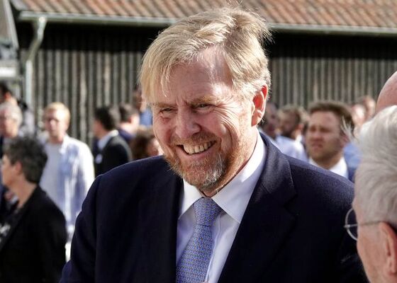 Koning Willem-Alexander opent duurzaam hoofdkantoor uitgeverij DPG Media