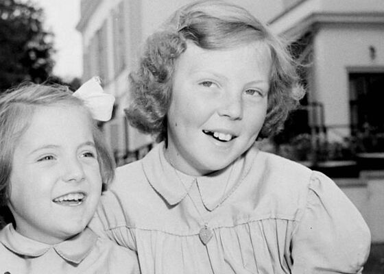 Tekeningen prinses Beatrix tienertijd geveild