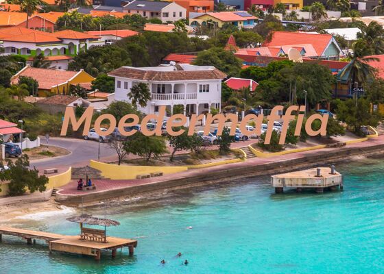 Monique Smit snoert mond moedermaffia