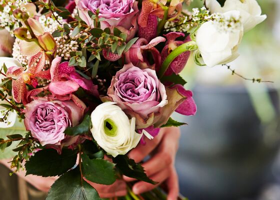 schadelijke pesticiden op bosje bloemen