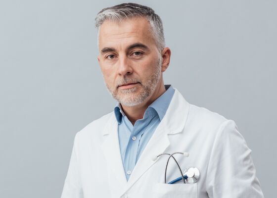 Nooit te Oud voor Stout: billen bloot bij de dokter