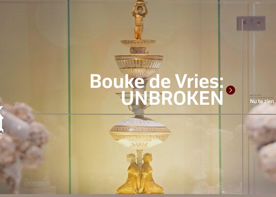 Tafel Stuk koningin Máxima kunstwerk van oud servies