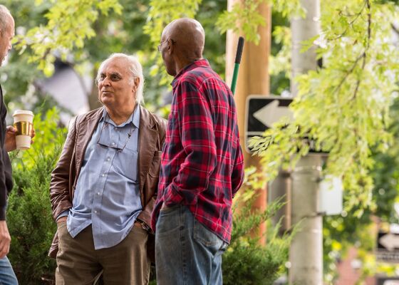 NAW-gegevens bezwaarmakers AZC op straat
