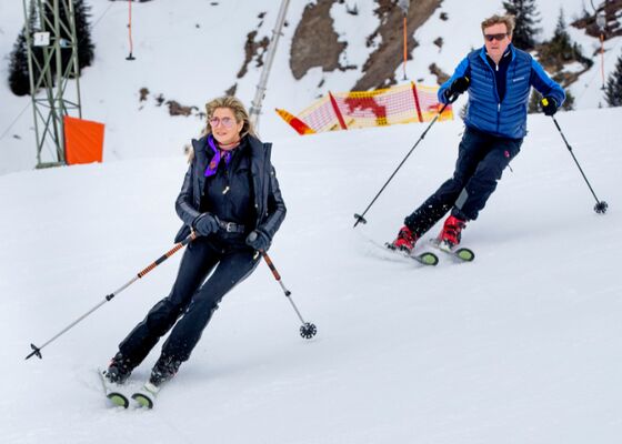 Máxima en Willem-Alexander op wintersport in Lech