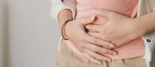 Een opgeblazen buik: 8 oorzaken en 12 tips om het te verminderen