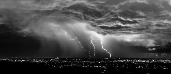 Is het gevaarlijk om je raam dicht of open te doen bij onweer?