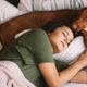 hond of kat in bed