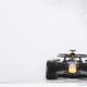 Max Verstappen rijdt op een nat Silverstone